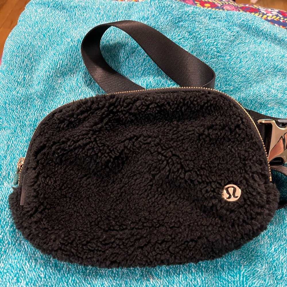 Lululemon black fleece belt bag
